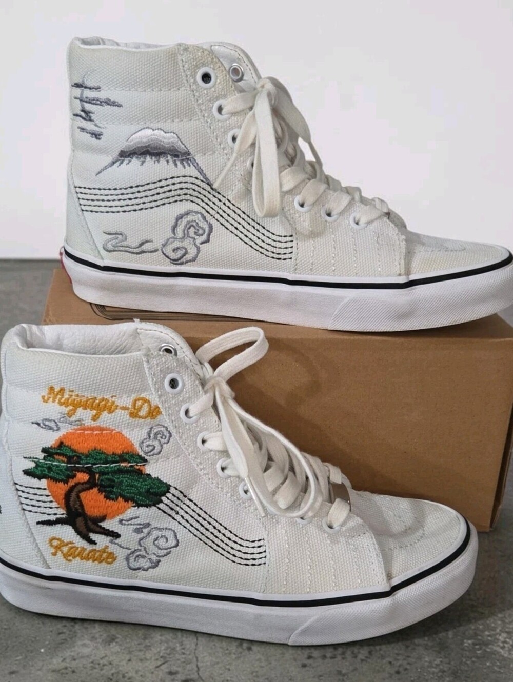 Size 6 Men - Cobra Kai x Vans Sk8- High Miyagi Do